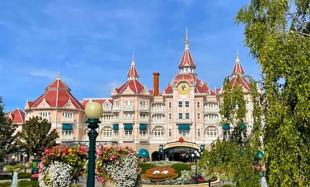 Top 10 reasons you should visit Disneyland Paris