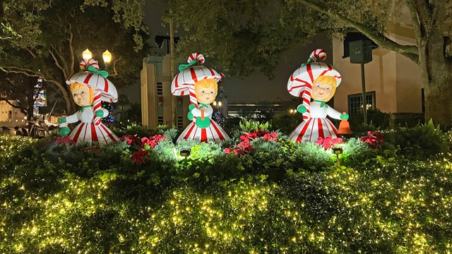 Everything you need to know about Disney World’s Christmas decorating timeline