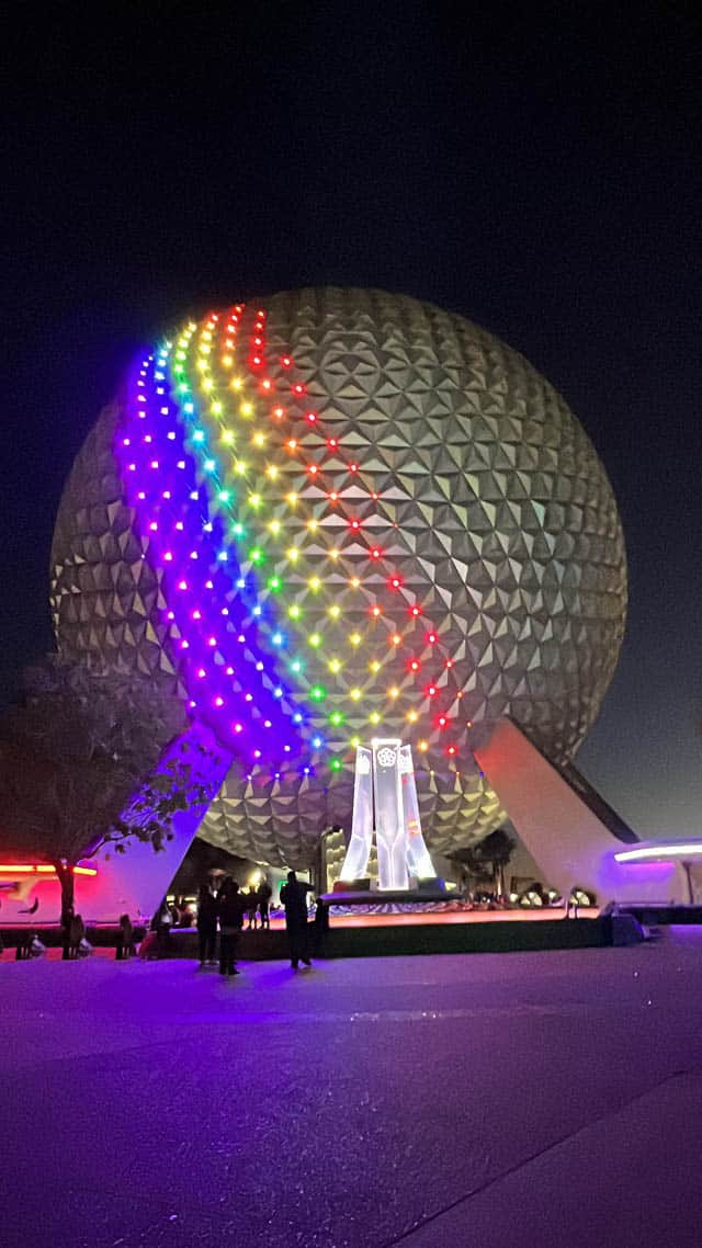 EPCOT Fan Syncs Backpack To Spaceship Earth Light Show