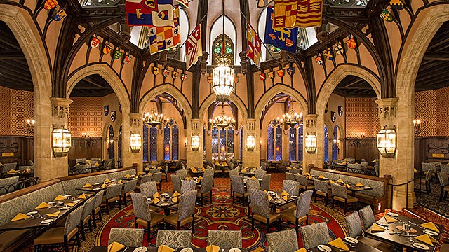 A New Change for A Popular Character Meal in Disney World
