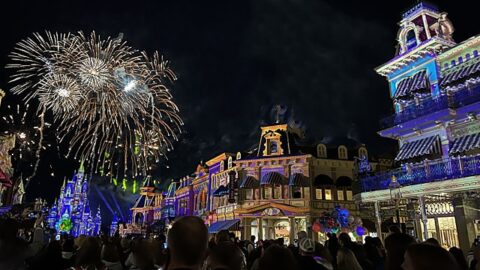 The New Mind Blowing Projection Mapping at Disney World’s Main Street USA