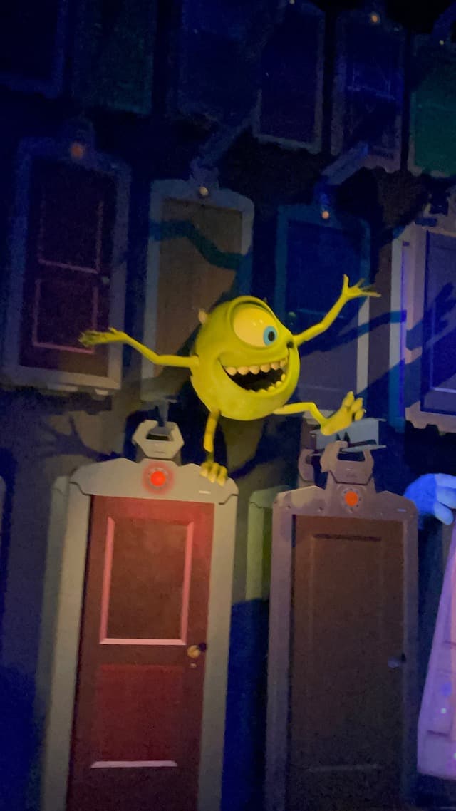 Monsters, Inc. Mike & Sulley to the Rescue! Closures and