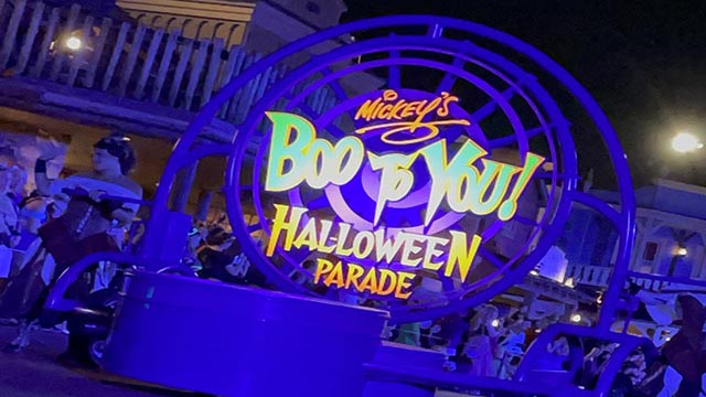 Top 5 Reasons why you may NOT want to arrive early to Mickey's Not So Scary Halloween Party