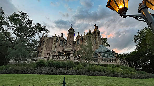 Hatbox Ghost Joining Disney World's Haunted Mansion In Late