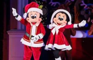 Disney World will hand out free gifts this holiday season
