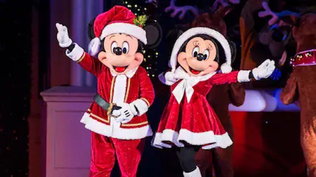 Disney World will hand out free gifts this holiday season