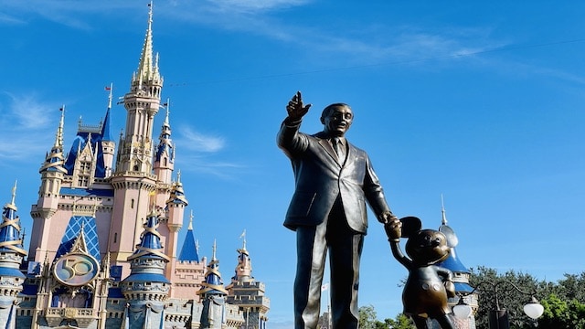 This New Book is the perfect Holiday Gift for a Disney Fan