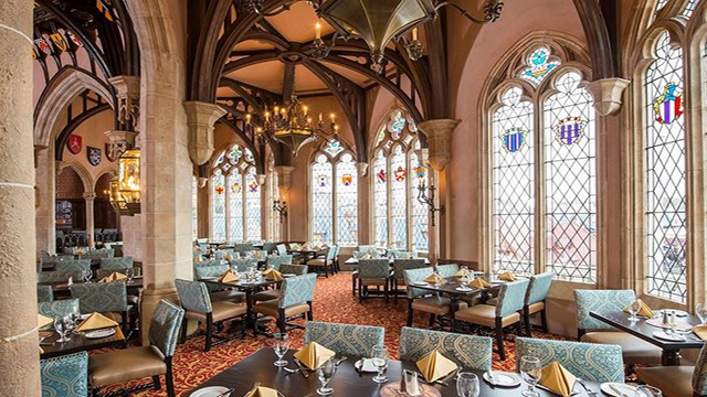Breaking: Character Dining Returns to Cinderella's Royal Table
