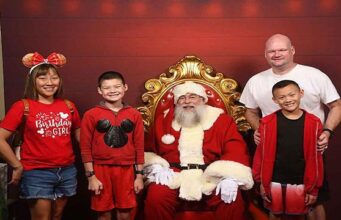 Review: Breakfast With Santa at Disney World!