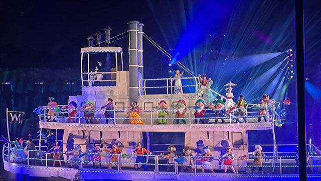 Fantasmic! is the best nighttime show at Disney World