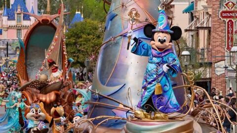 Reserve dining packages now for this popular Disney Parade