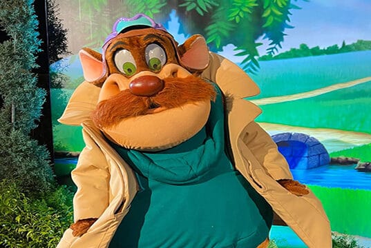 See the extremely rare characters meeting at Disney World now