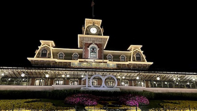 Brawl breaks out at the Magic Kingdom over a...photo?!