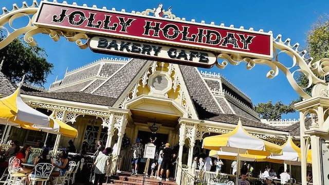 Have a Jolly Holiday at this fantastic quick-service restaurant