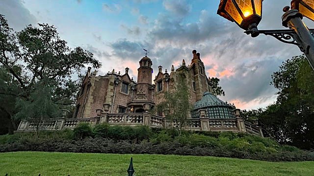 Is this a new sign that the Hatbox Ghost may be coming soon to Disney World?