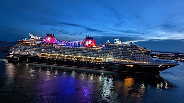 Disney Dooney & Bourke Disney Cruise Line Mickey & Friends Tote