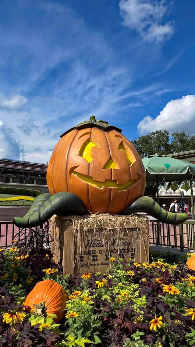 These Delicious Fall Treats Have Officially Arrived in Disney World ...