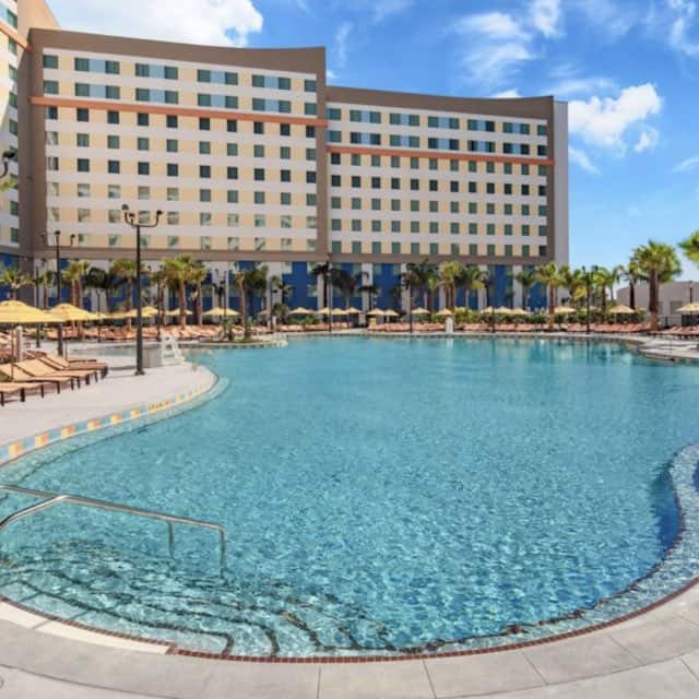 Universal Endless Summer Dockside Value pool