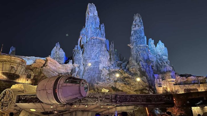 TONIGHT: Go Behind the Scenes of Star Wars Galaxy’s Edge on Freeform!