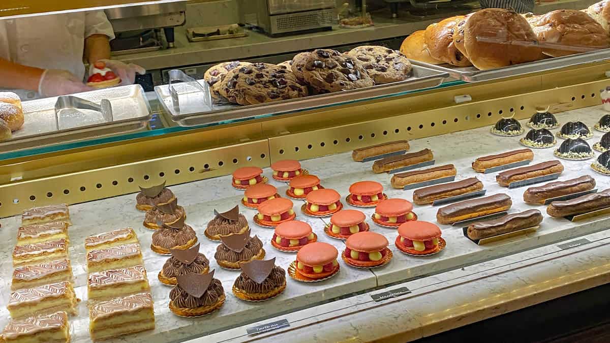 epcot france quick service restaurant pastries desserts