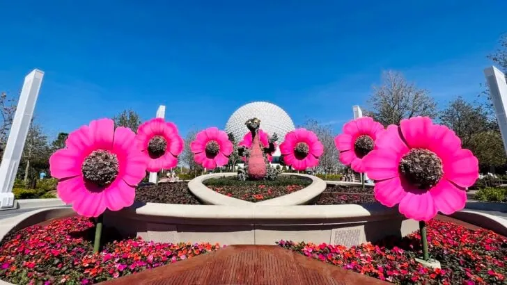 Flower and Garden Topiary Plays Music for First Time
