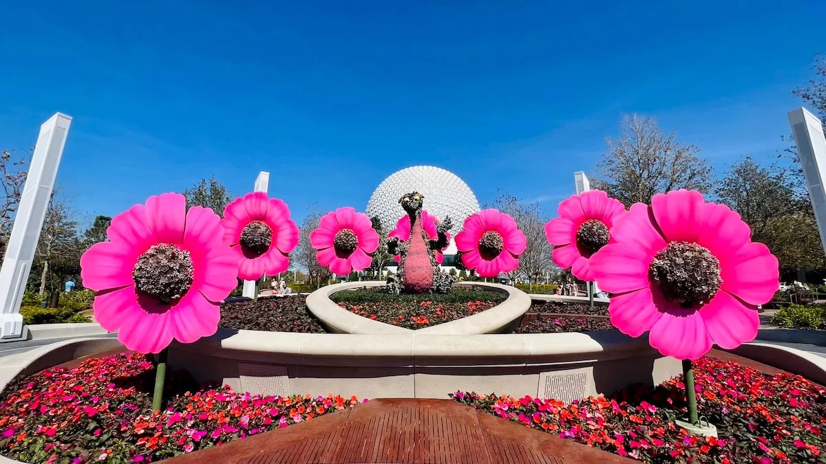 Flower and Garden Topiary Plays Music for First Time