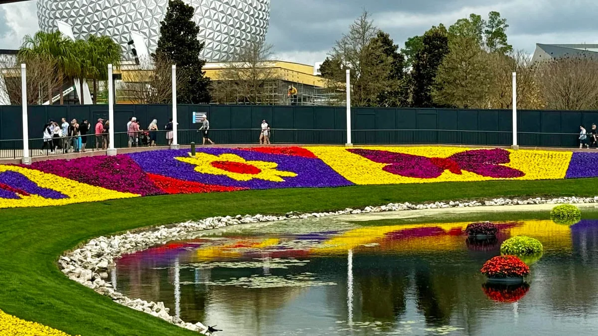 Flower-garden-flowers-spaceship-earth