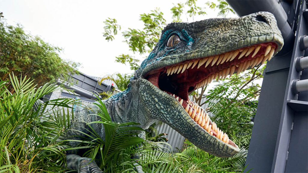 Universal-raptor-encounter-blue-the-velocirptor-dinosaur-character-meet