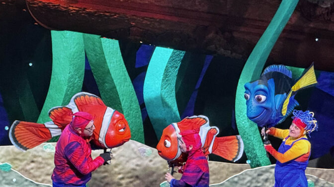 animal kingdom finding nemo show dory