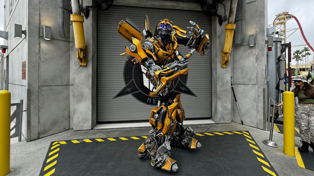 universal-character-meet-bumblebee-transformers