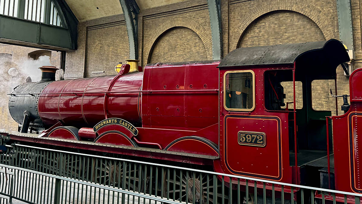 universal harry potter hogwarts express train kings crossing station
