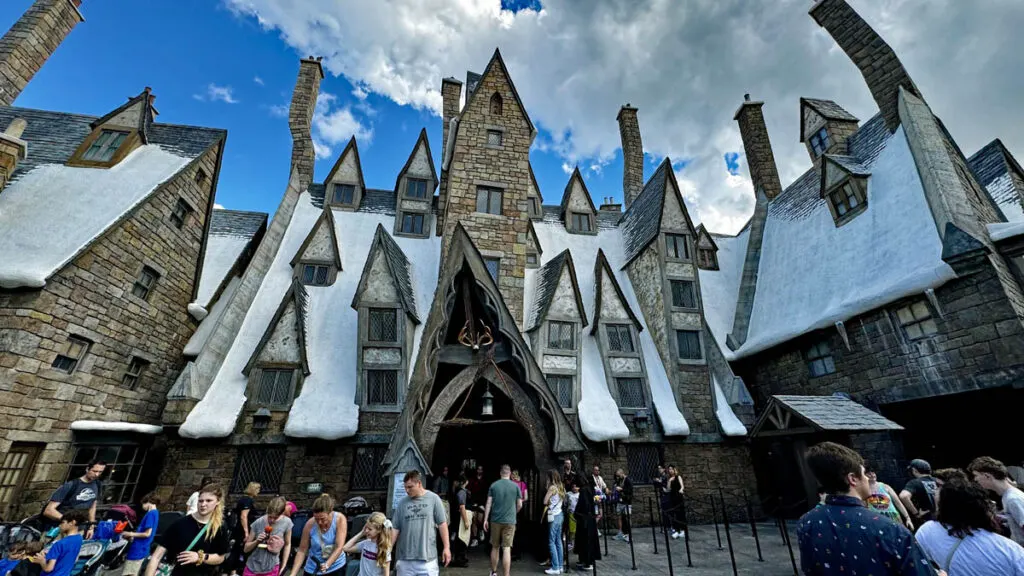 universal harry potter islands of adventure hogsmeade three broomsticks restaurant exterior