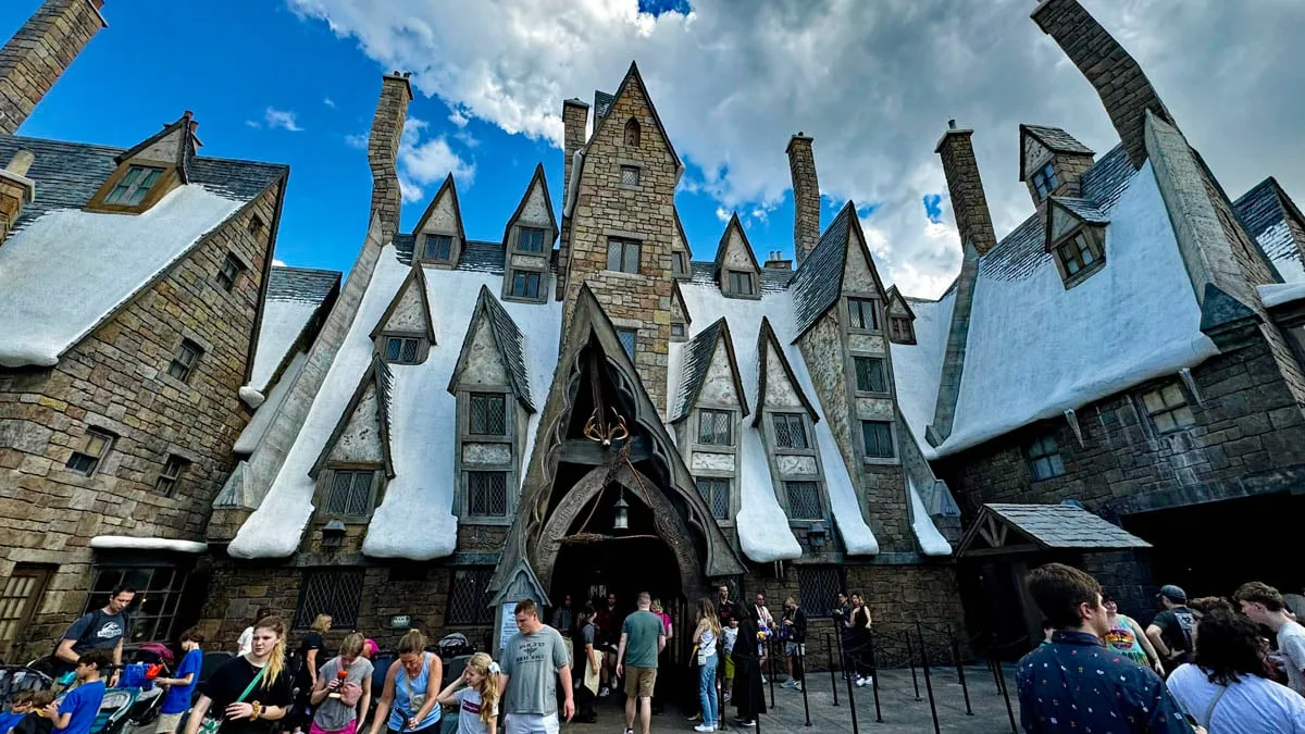 universal harry potter islands of adventure hogsmeade three broomsticks restaurant exterior