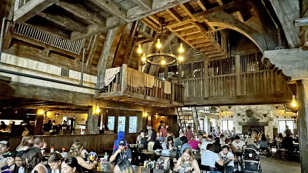 universal islands of adventure harry potter three broomsticks restaurant hogsmeade dining seating