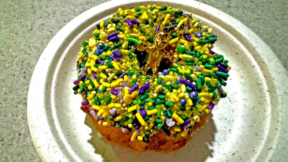 universal mardi gras king cake