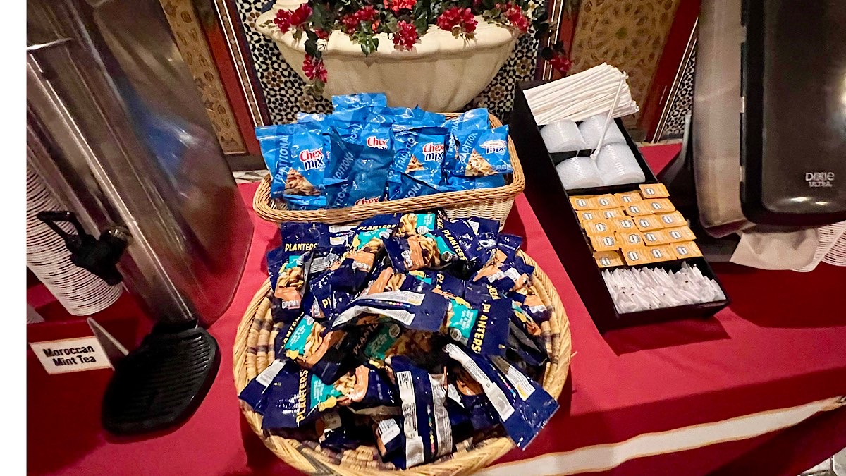 Vip passholder lounge Epcot snacks