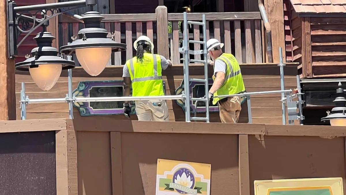 magickingdomfrontierlandtianabayouadventurewallssigns