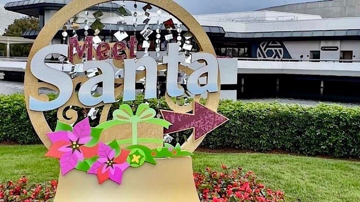 All the Ways to Meet Santa at Disney World