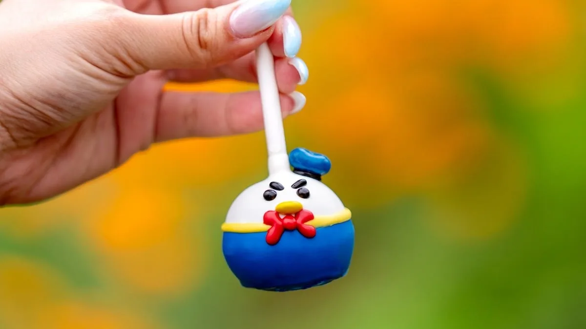 Donald Duck Cake Pop