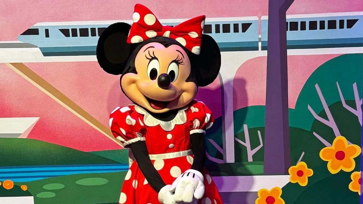 Minnie EPCOT CommuniCore meet greet