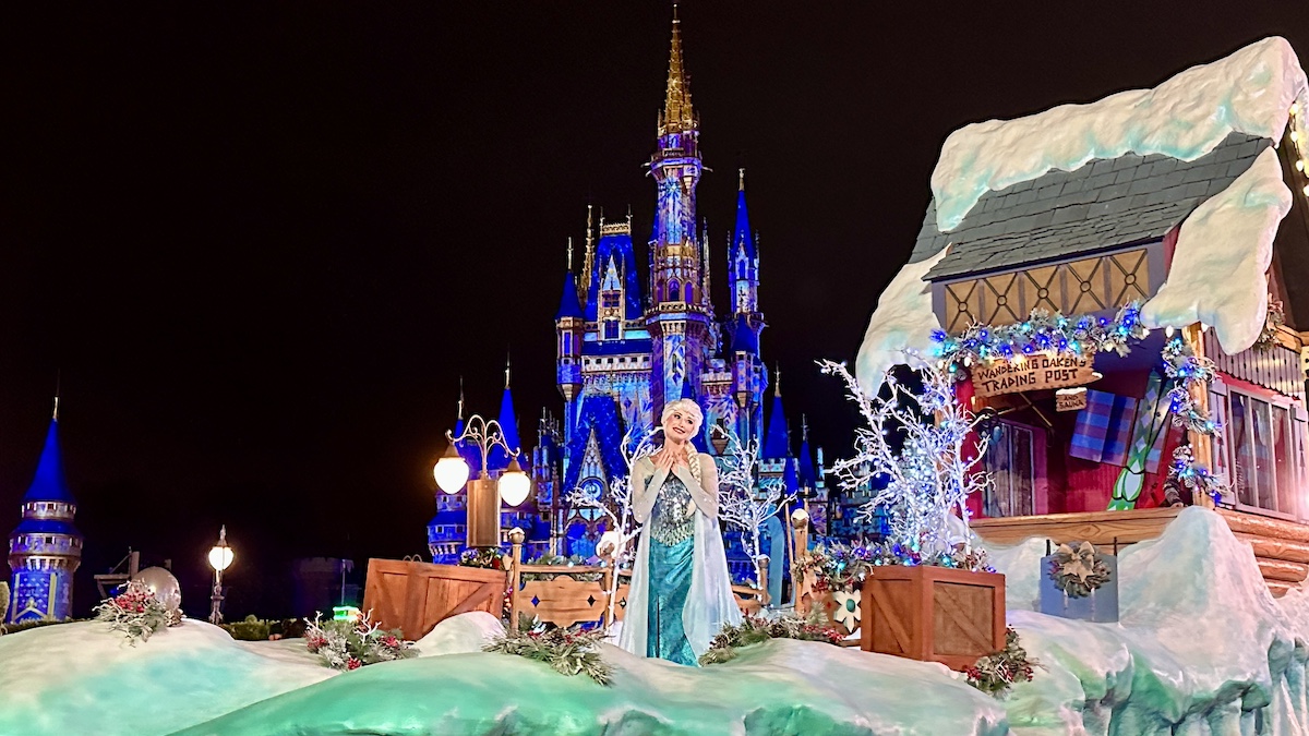 mickeysverymerrychristmaspartyelsaparade