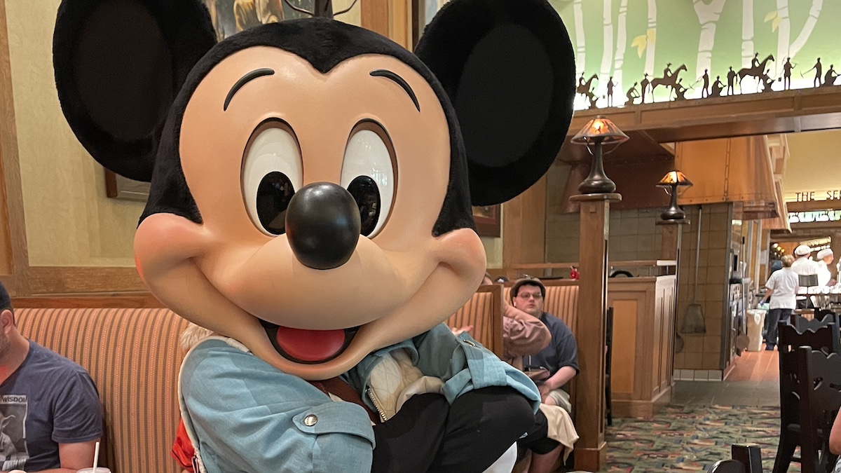 Two Seasonal Character Meals are Coming Soon to Disneyland