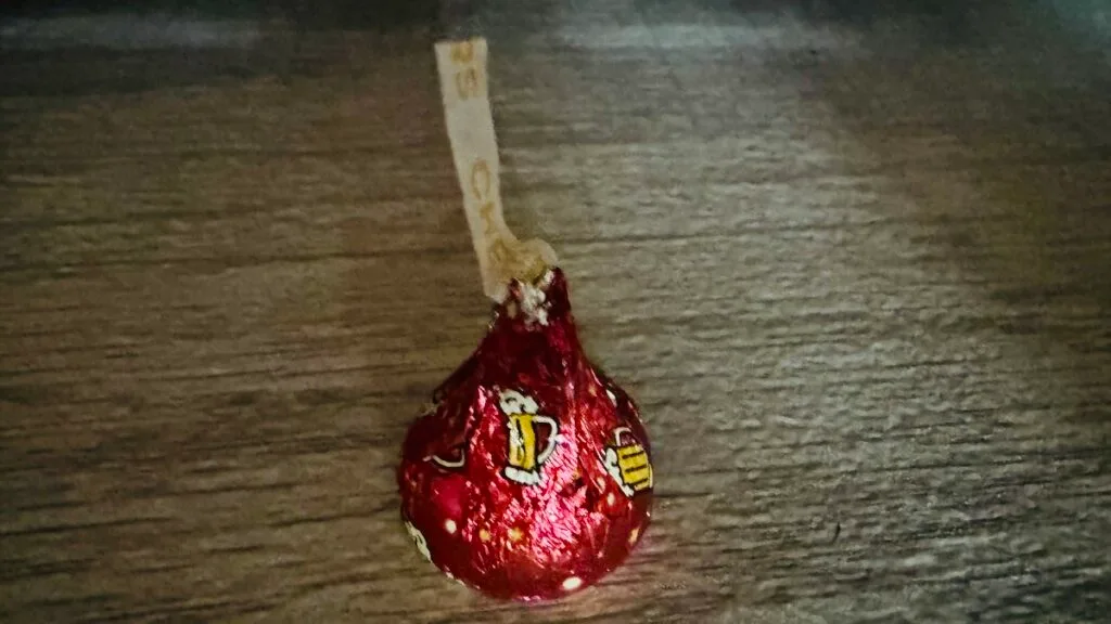 what do the butterbeer kisses look like