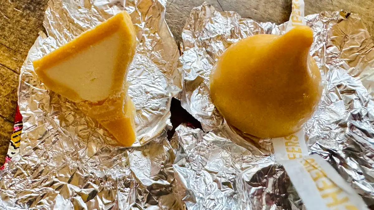Picture of the inside of Butterbeer Kisses