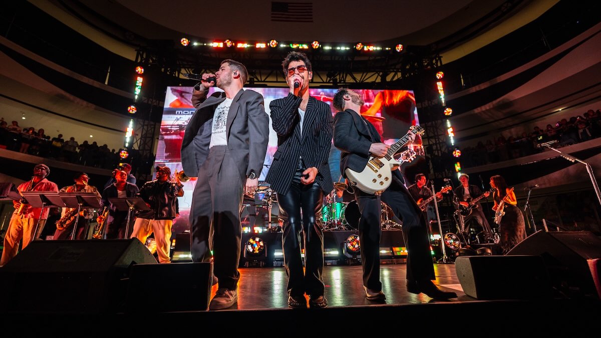 NEWS: Jonas Brothers to Record Theme Song For Disneyland 70th Anniversary