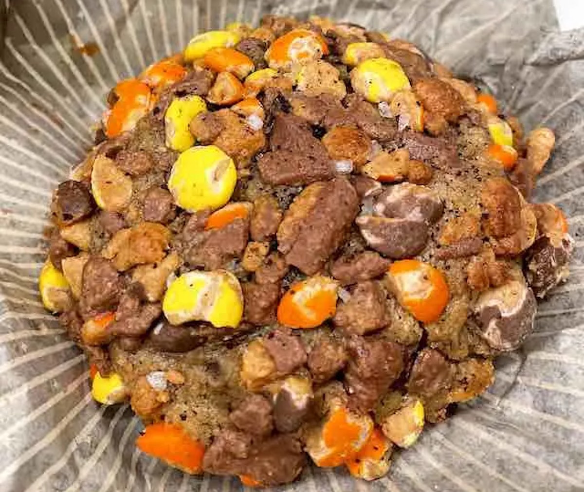 Picture of the peanutbutter nitro cookie Gideon's Bakehouse