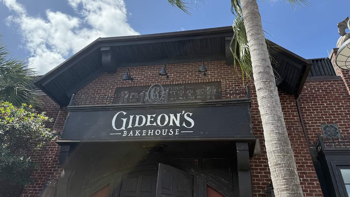 Review: Gideon's April Carrot Cake Cookie