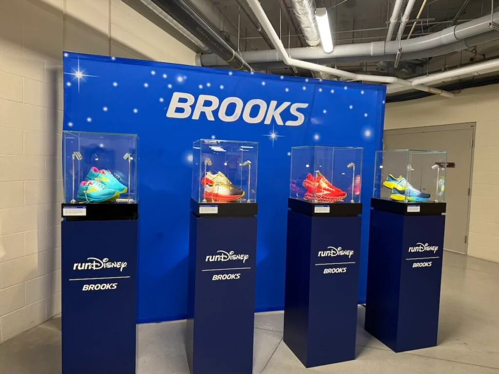 rundisney brooks shoe display