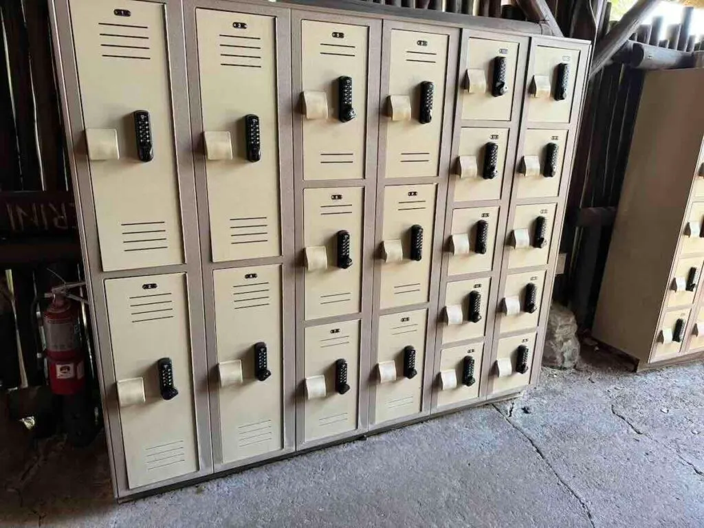 wild africa trek lockers
