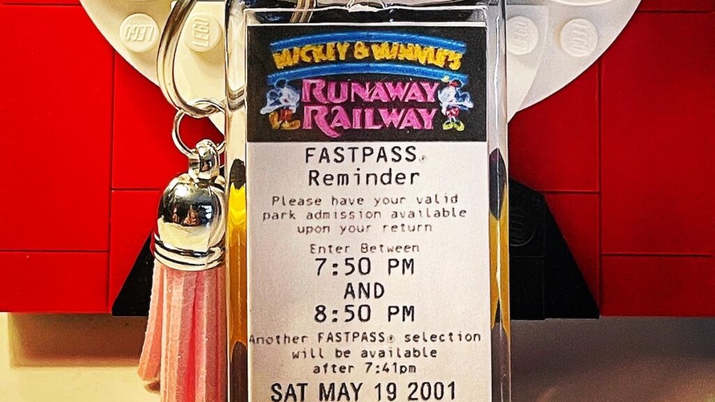 New Disney MagicBand Feature Gives FastPass Vibes